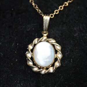 Vintage Gold-filled Mother of Pearl Shell Pendant with Chain Necklace